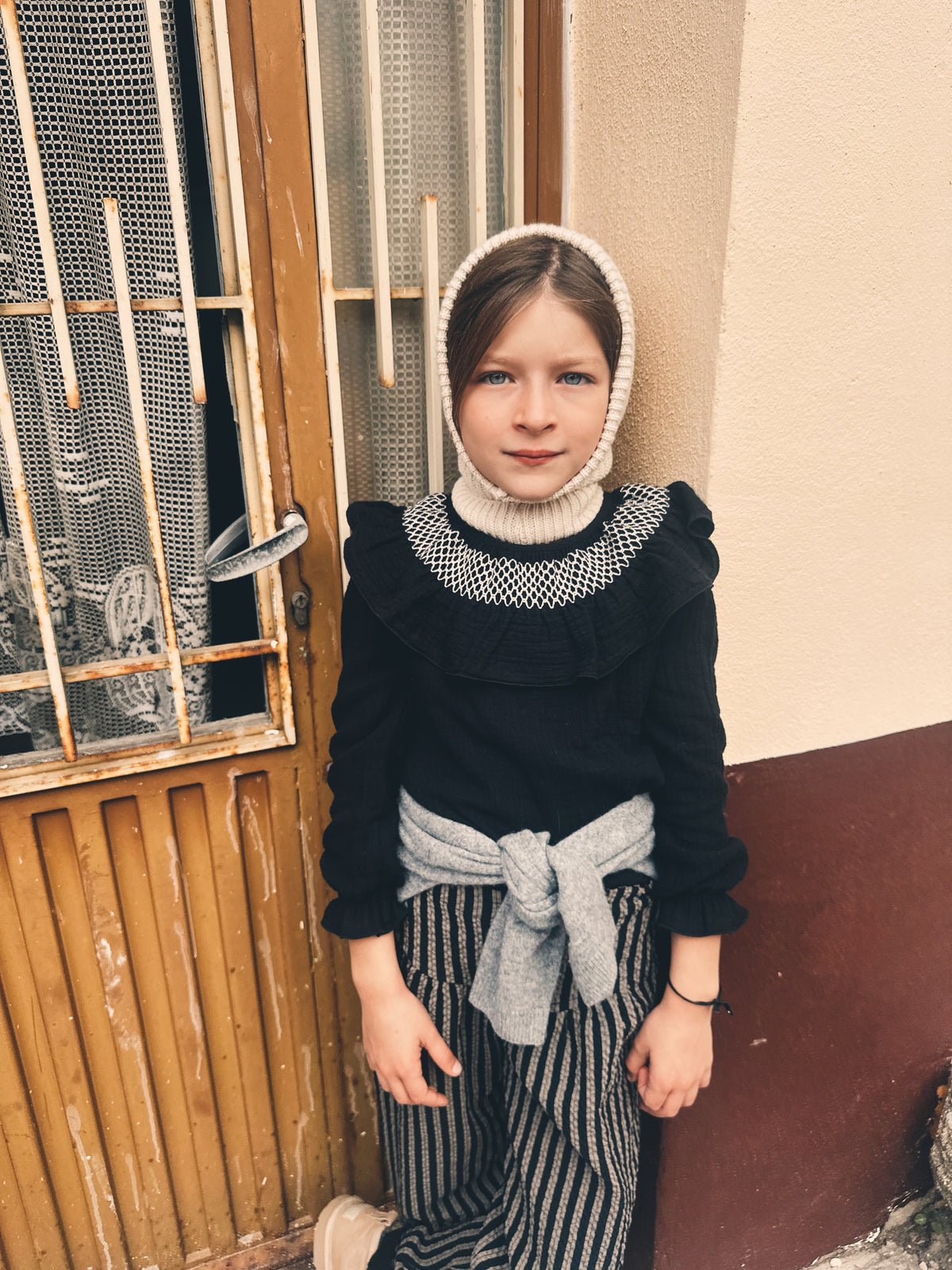 بلوزة سموك بامبولا كتان سوداء