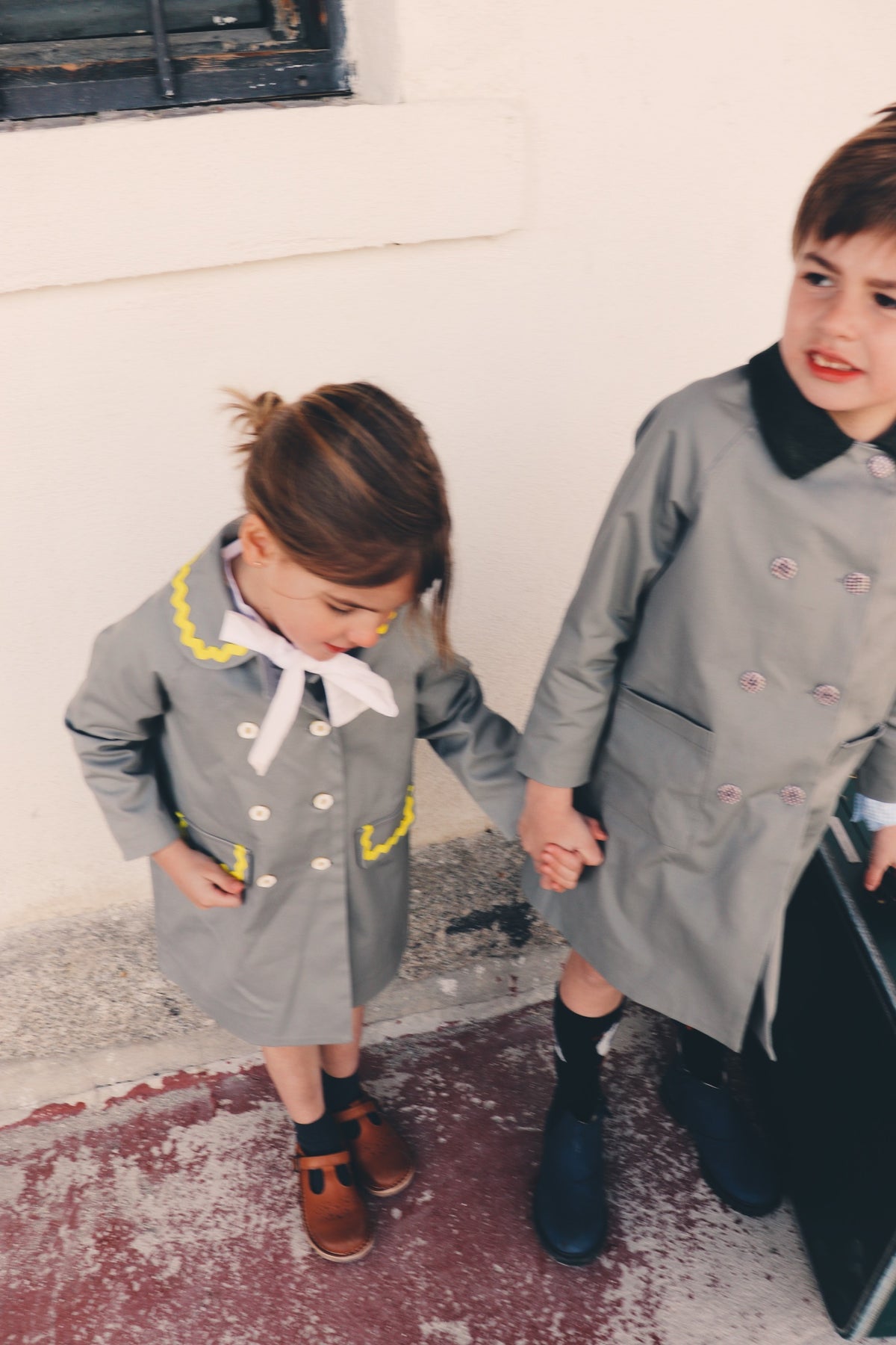 Gabardina Niña Gris y Amarillo