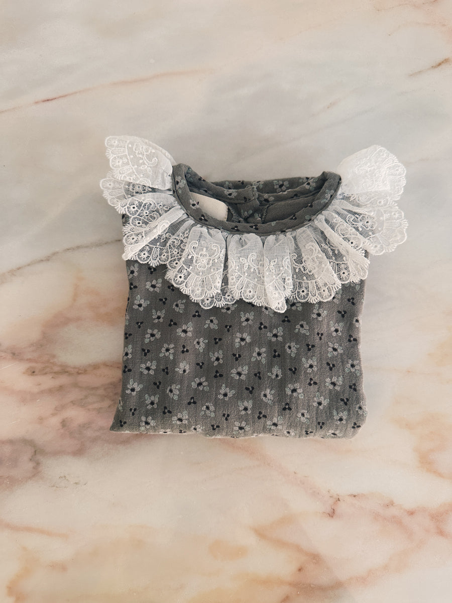 Ranita Puntilla Flores Gris