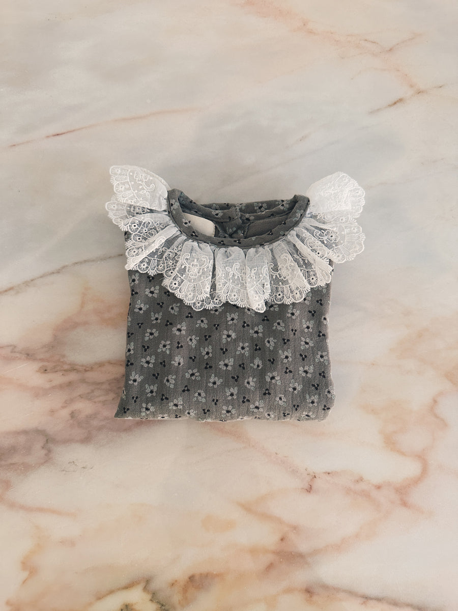 Ranita Puntilla Flores Gris