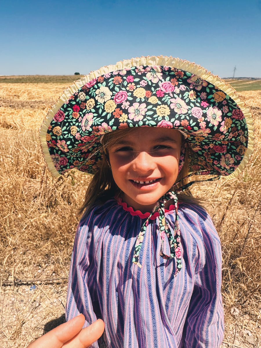 Gorrito Flores Negro